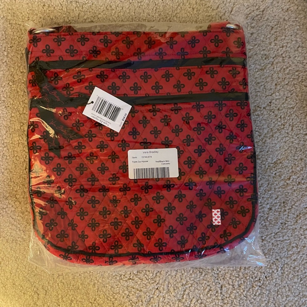 NWT, Vera Bradley Triple Zip Hipster Purse in Red/Black Mini Concerto Pattern
